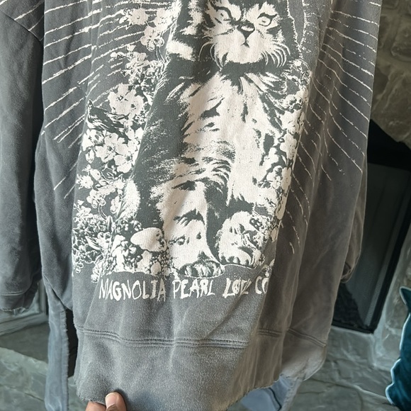 Magnolia Pearl Spread Love Hi Lo Francis Pullover sweatshirt - Picture 5 of 7